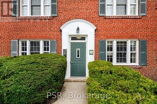 1365 Bayview Ave in Toronto, ON - Building Photo