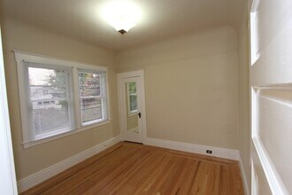 6401 Regent St in Oakland, CA - Building Photo - Building Photo