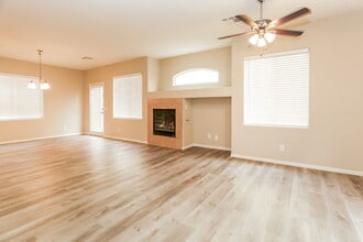 8908 Brentwood Grove Ct in Las Vegas, NV - Building Photo - Building Photo
