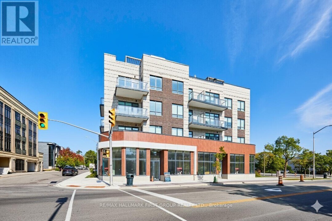 123 Maurice Dr in Oakville, ON - Building Photo