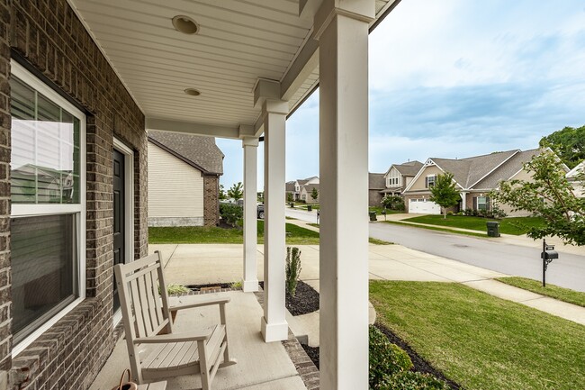 1048 Westgate Dr in Gallatin, TN - Building Photo - Building Photo