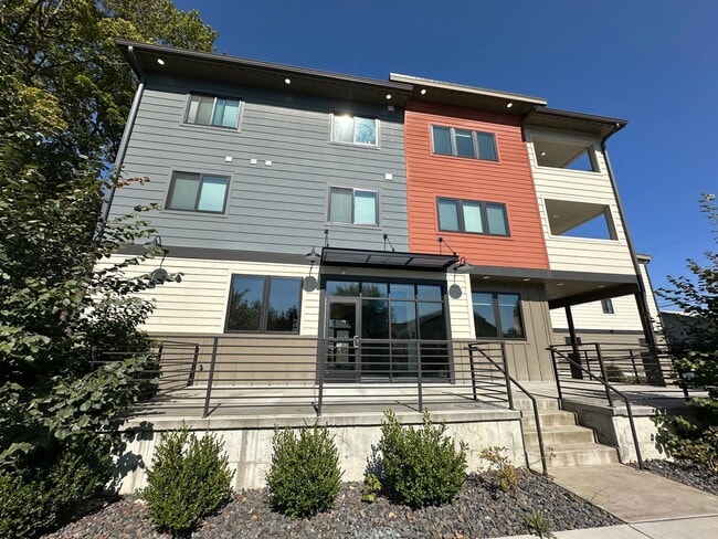 property at 1502 N 3rd St