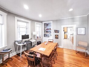 593 Centre St in Boston, MA - Building Photo - Building Photo