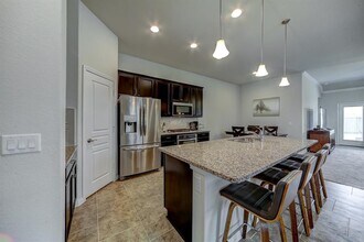 5419 Silver Ledge Dr in Katy, TX - Foto de edificio - Building Photo