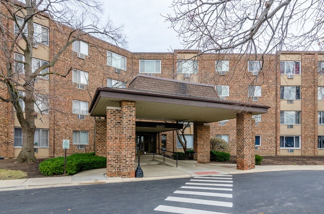 property at 1880 Bonnie Ln
