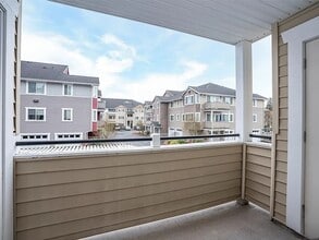 13405 97th Ave E, Unit 206 in Puyallup, WA - Foto de edificio - Building Photo