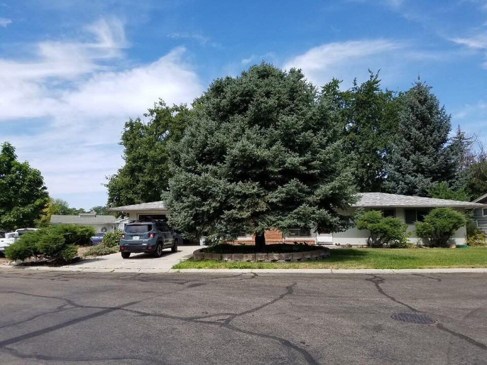 5928 W Grunder Dr in Boise, ID - Foto de edificio