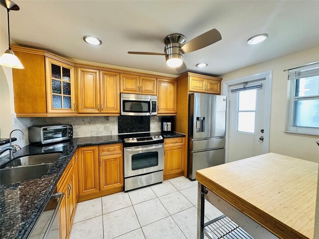 750 N Ocean Blvd, Unit 750 N Ocean Boulevard 200 in Pompano Beach, FL - Building Photo - Building Photo