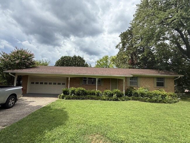1625 Green Hills Dr in Chattanooga, TN - Building Photo - Building Photo