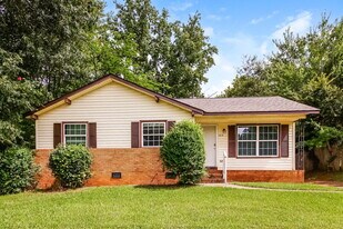 528 W Arrowood Rd in Charlotte, NC - Building Photo