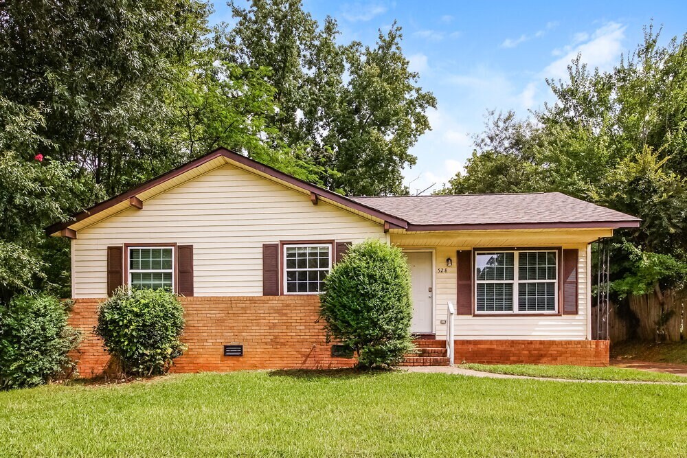 528 W Arrowood Rd in Charlotte, NC - Building Photo