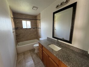 7430 Lobera Dr in Houston, TX - Foto de edificio - Building Photo