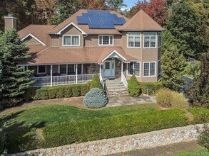 24 Charnwood Dr in Suffern, NY - Building Photo - Building Photo