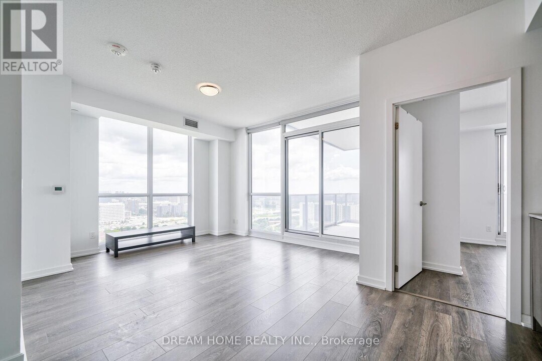 32-2232 Forest Manor Rd in Toronto, ON - Building Photo