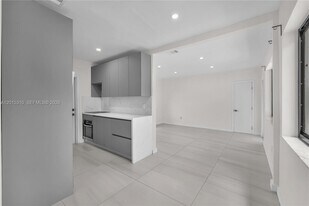 621 SW 33rd Ave in Miami, FL - Building Photo