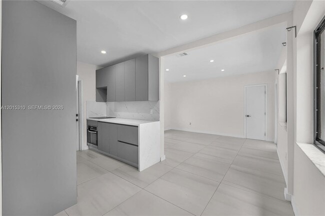 property at 621 SW 33rd Ave