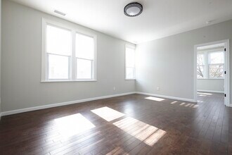 8 Hyatt Ave in Yonkers, NY - Building Photo - Building Photo
