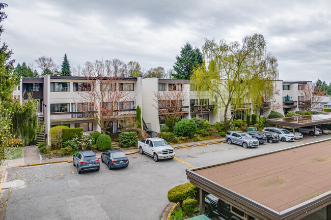 7303-7393 Montecito Dr in Burnaby, BC - Building Photo - Building Photo