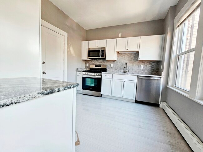 141 Sutherland Rd, Unit 2