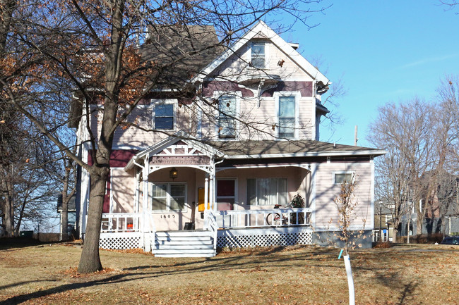 1605 Center St in Des Moines, IA - Foto de edificio - Building Photo