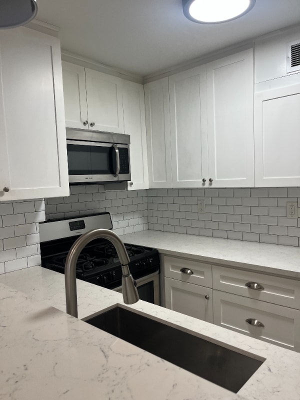 11669 Chenault St in Los Angeles, CA - Building Photo - Building Photo