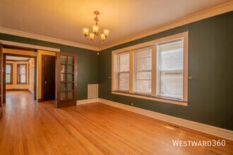 5944 N Artesian Ave in Chicago, IL - Building Photo - Building Photo