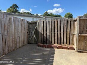 920 Spring Forest Rd in Greenville, NC - Foto de edificio - Building Photo