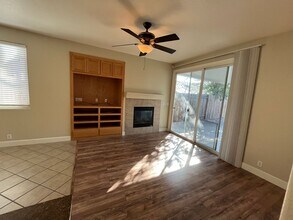 10058 Van Brocklin Way in Elk Grove, CA - Building Photo - Building Photo