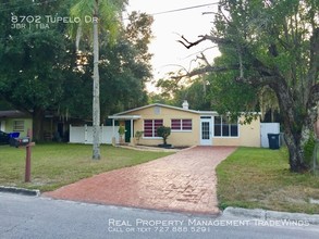 8702 Tupelo Dr in Tampa, FL - Foto de edificio - Building Photo