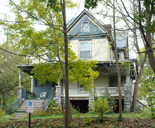 1318 Maple Ave in Roanoke, VA - Foto de edificio - Building Photo