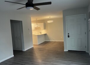 8 Larkspur Ct, Unit 8 Larkspur Ct in Bedminster, NJ - Building Photo - Building Photo