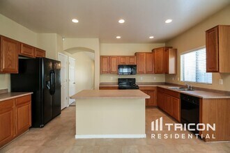 12814 W Clarendon Ave in Avondale, AZ - Building Photo - Building Photo