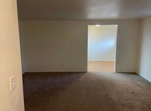 1637 Avalon Rd, Unit 4 in Layton, UT - Foto de edificio - Building Photo