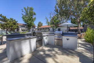 Sage Creek Apartment Homes in Simi Valley, CA - Foto de edificio - Building Photo