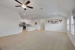 3334 Tug Wy in Mont Belvieu, TX - Building Photo