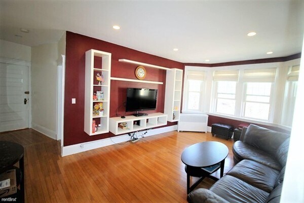 33 Dwight St, Unit 5 in Brookline, MA - Foto de edificio