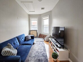 1904 Massachusetts Ave, Unit 3 in Cambridge, MA - Foto de edificio - Building Photo