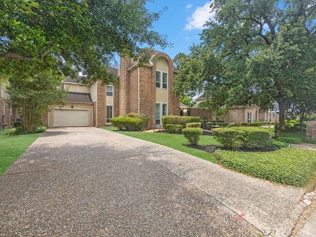 13 Hickory Shadows Dr