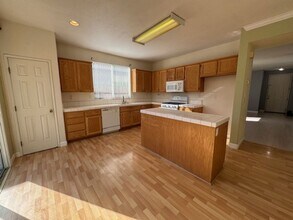 2371 Stone River Ct in Gold River, CA - Building Photo - Building Photo