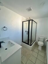 370 Bridgevale Rd in Hollister, CA - Foto de edificio - Building Photo