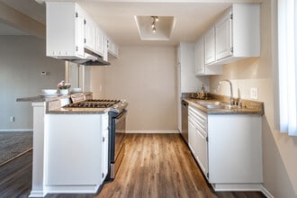 Cherry Cove in Ontario, CA - Foto de edificio - Interior Photo