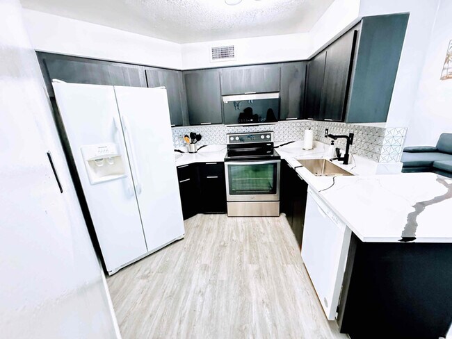3646 Southpointe Dr in Orlando, FL - Building Photo - Building Photo