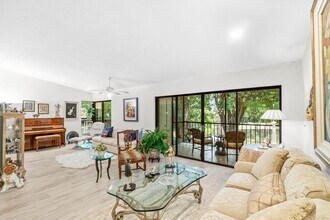 5087 Oakhill Ln in Delray Beach, FL - Building Photo - Building Photo