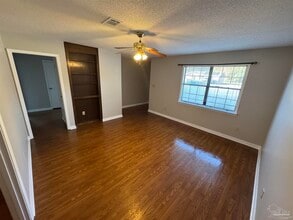 6413 Kennington Cir in Milton, FL - Building Photo - Building Photo