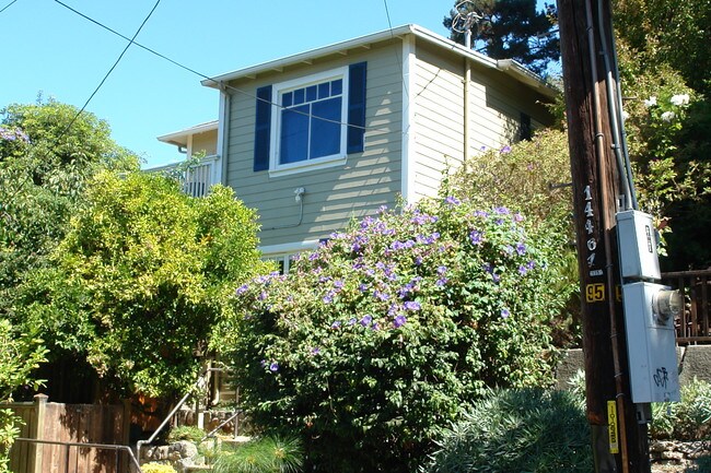 220 Monte Vista Ave in Oakland, CA - Building Photo - Building Photo