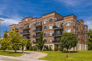 4025 Des Sources Boul in Dollard-des-Ormeaux, QC - Building Photo