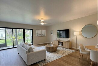 11525 8th Way N, Unit Apt 507 in St. Petersburg, FL - Foto de edificio - Building Photo