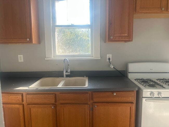 2109 W 98th St in Cleveland, OH - Building Photo - Building Photo