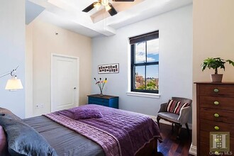 1 Hanson Pl in Brooklyn, NY - Building Photo - Building Photo