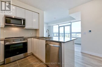 3270 Sheppard Ave E in Toronto, ON - Building Photo - Building Photo